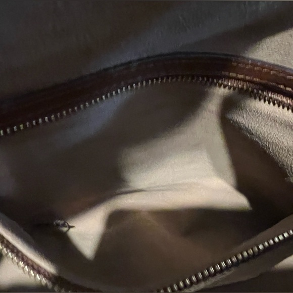 🌟Deal of the day🌟GUCCI
Original GG Supreme Canvas Linea Fold Over Bag - Picture 9 of 14